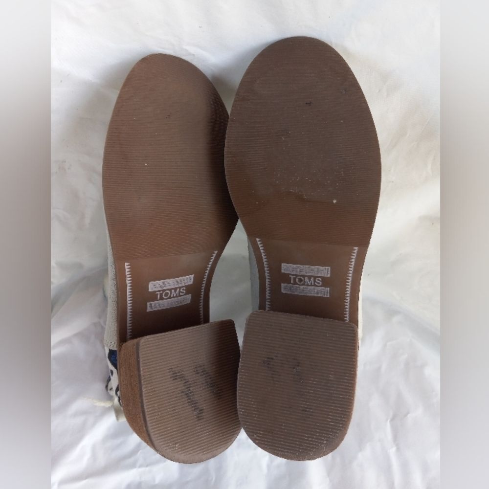 TOMS Women's 6.5 Esme Suede Ankle Chelsea Boot - Picture 12 of 12